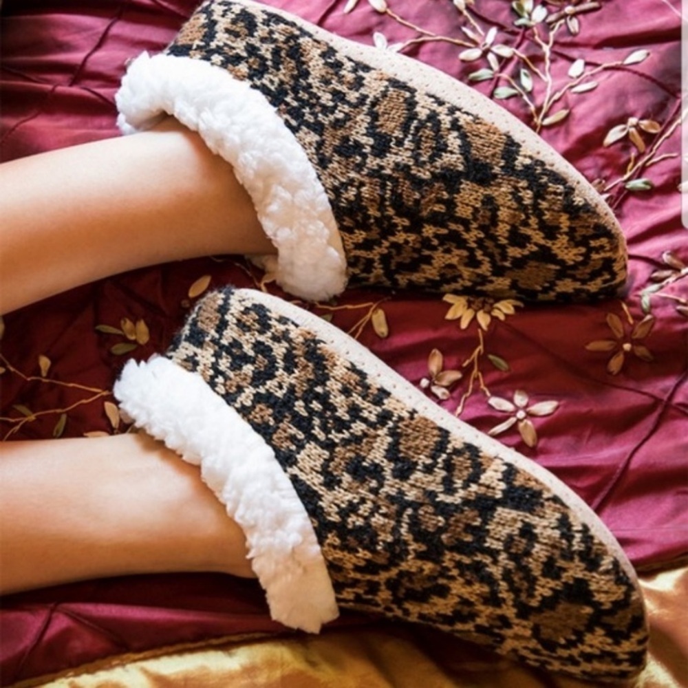 Cheetah Plush Slippers - Picture 3 of 4
